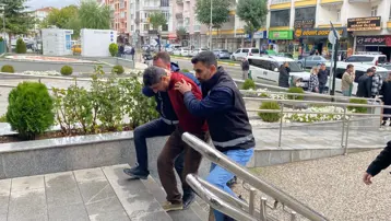 Baba oğul arasındaki kavgada kan aktı