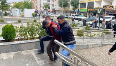 Baba oğul arasındaki kavgada kan aktı