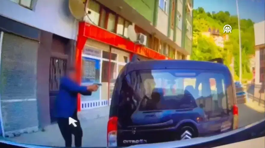 Rize’de dehşet! Trafik kavgasında silahlar konuştu: 1 ölü, 1yaralı 1 Rize’de dehşet! Trafik kavgasında silahlar konuştu: 1 ölü, 1yaralı 1