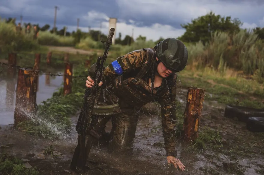 Ukraynalı kadınlar cephede görev almak için hazırlık yapıyor 5 Ukraynalı kadınlar cephede görev almak için hazırlık yapıyor 5