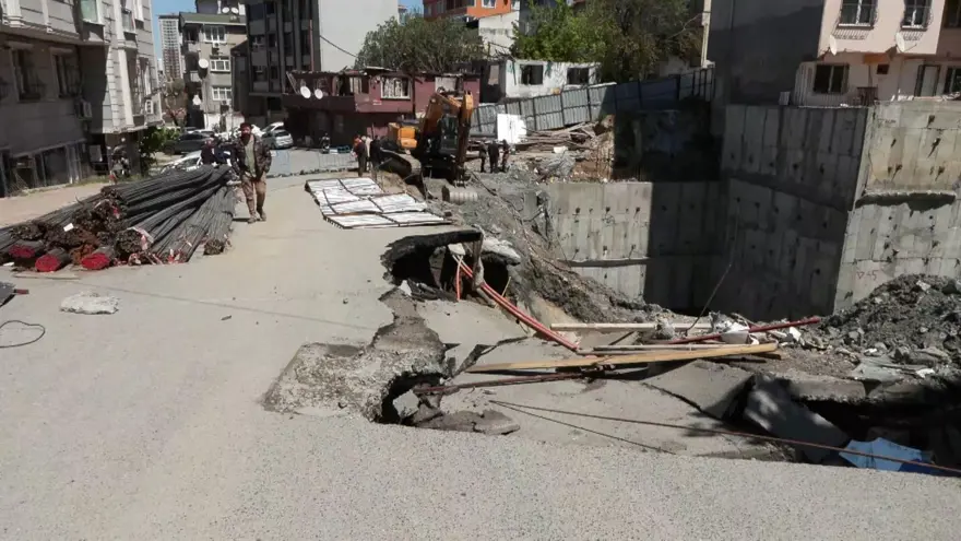 İstanbul'da bir çökme daha: Gaziosmanpaşa'da iki bina tahliye edildi 