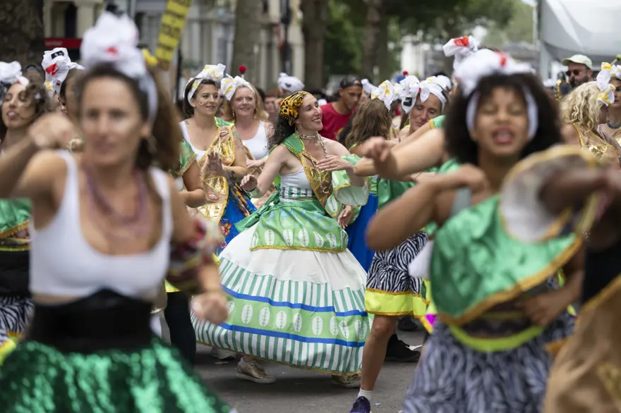 İngiltere'de düzenlenen Notting Hill Karnavalı'ndan renkli görüntüler 2 İngiltere'de düzenlenen Notting Hill Karnavalı'ndan renkli görüntüler 2