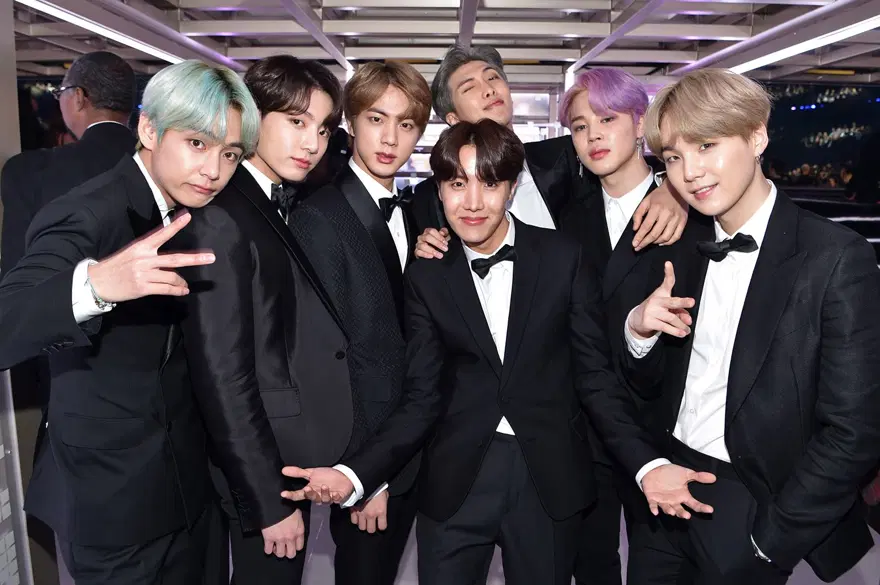 BTS yeni şarkısı Dynamite'la rekor kırdı: Yarım saatte 12 milyon izlenme 3 BTS yeni şarkısı Dynamite'la rekor kırdı: Yarım saatte 12 milyon izlenme 3