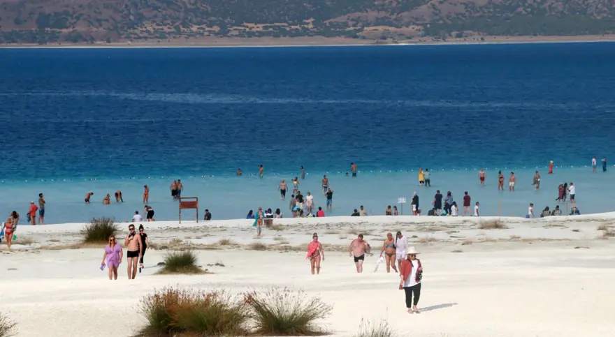 'Türkiye'nin Maldivleri' Salda Gölü'ne ziyaretçi akını: 600 bin turist ağırladı 12