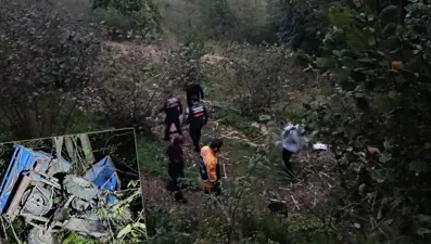 Pat pat 30 metrelik uçuruma devrildi: 1 ölü