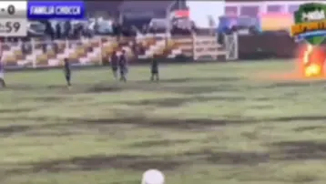 Futbolcunun başına yıldırım düştü