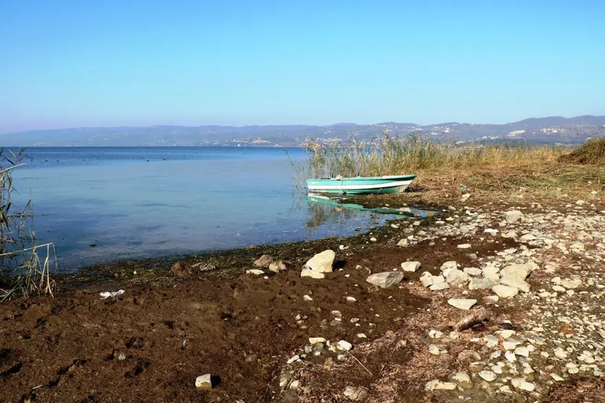 Sapanca Gölü'nde su seviyesi kritik noktaya doğru düşüyor 