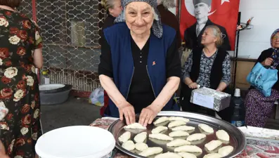 Mahkemenin ÇED kararı sonrası pişi yapıp dağıttılar