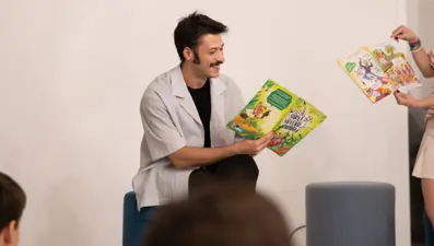 Kubilay Aka İstanbul Bienali’nde çocuklarla buluştu