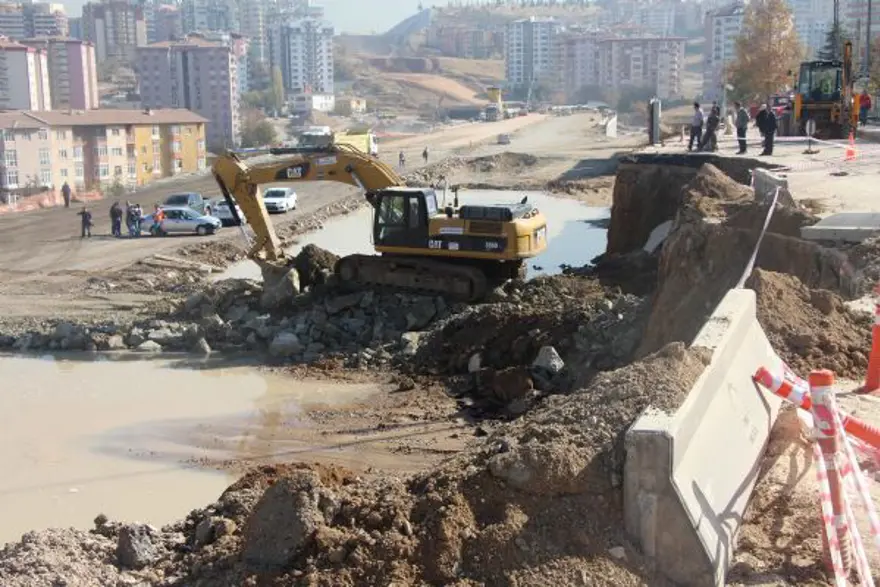 ODTÜ Yolu'nda göçük 12