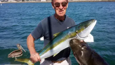 'Gülümseyip' poz verirken balığı kaptırdı