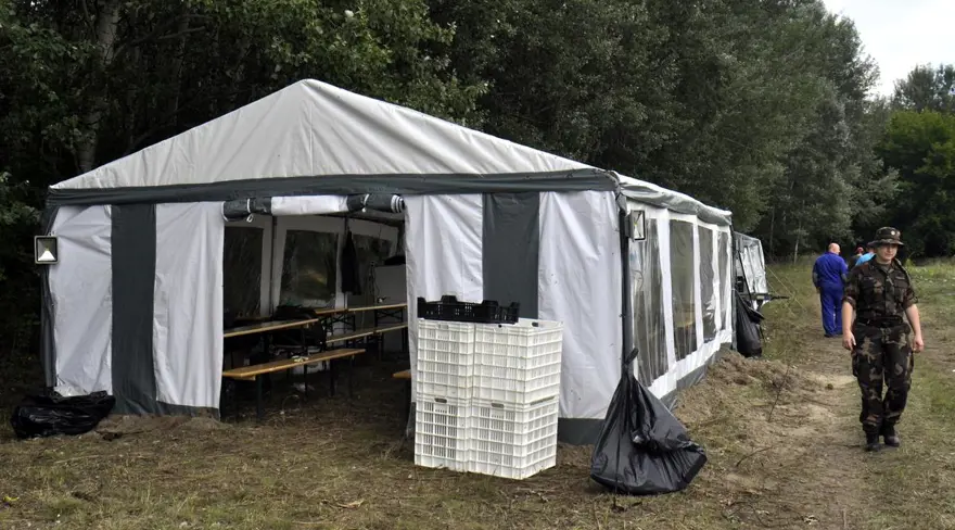 Macaristan-Sırbistan sınırına tel örgü 16 Macaristan-Sırbistan sınırına tel örgü 16