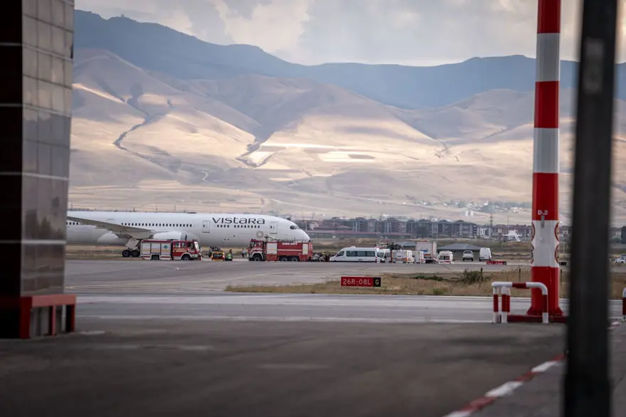 Erzurum Havalimanı’ndabomba alarmı: Hindistan’dan yeni uçak geldi, yolcular kalkış için bekliyor 9