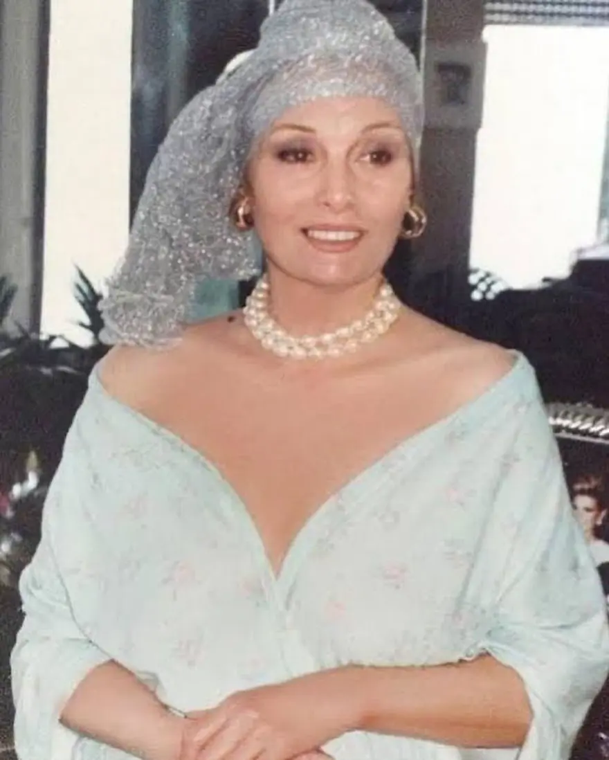 Ajda Pekkan annesini ölüm yıl dönümünde andı 1