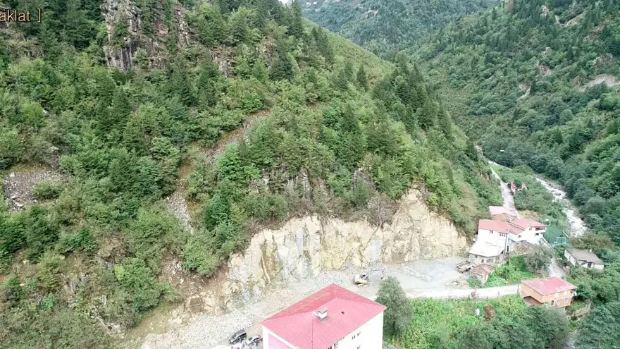 Korkuyla 3 kez okul değiştirdiler ama heyelandan kurtulamadılar 2 Korkuyla 3 kez okul değiştirdiler ama heyelandan kurtulamadılar 2
