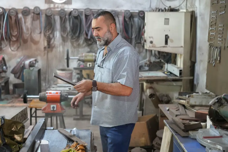 Eski kültürü yaşatıyor: El emeğiyle üretiyor 