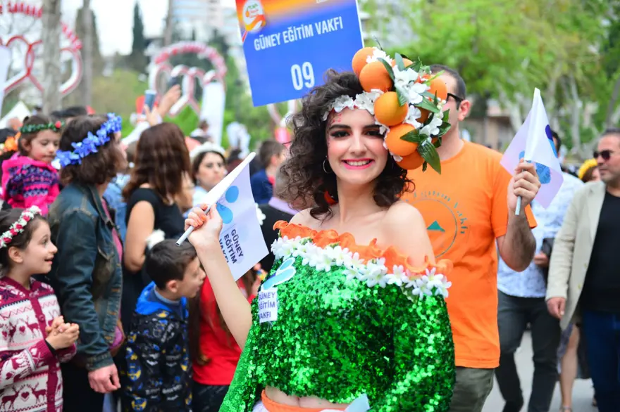Adana'da renkli Portakal Çiçeği Karnavalı korteji 26 Adana'da renkli Portakal Çiçeği Karnavalı korteji 26