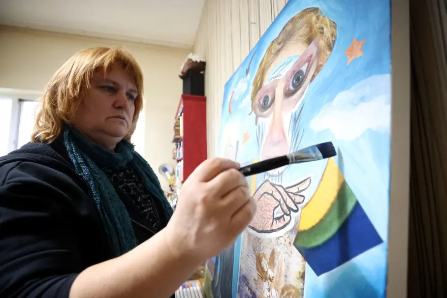 Öğretmeni yeteneğini keşfetmişti: 53 yaşındaki kadın 7 ülkede sergi açtı 2 Öğretmeni yeteneğini keşfetmişti: 53 yaşındaki kadın 7 ülkede sergi açtı 2