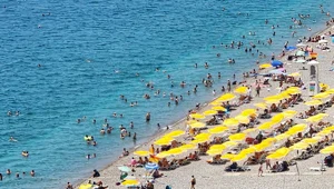 Yüksek nem ve sıcak hava bunalttı, sahiller doldu Yüksek nem ve sıcak hava bunalttı, sahiller doldu