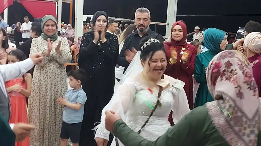 Denizli'de down sendromlu Esra'nın düğün hayali gerçek oldu 5