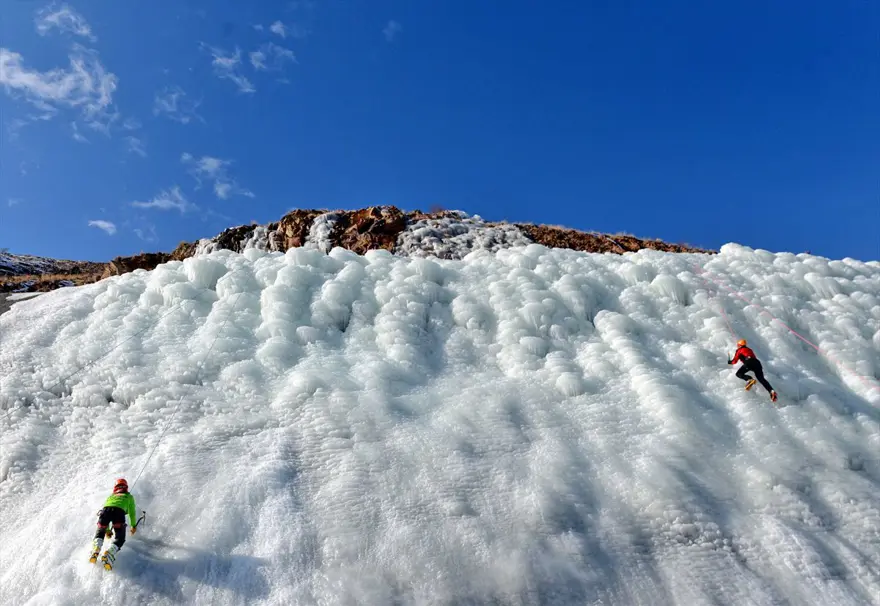 Palandöken'deki yapay buz parkı adrenalin tutkunlarını bekliyor 