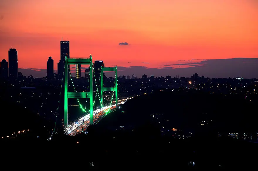 İstanbul "serebral palsi" için yeşile büründü 