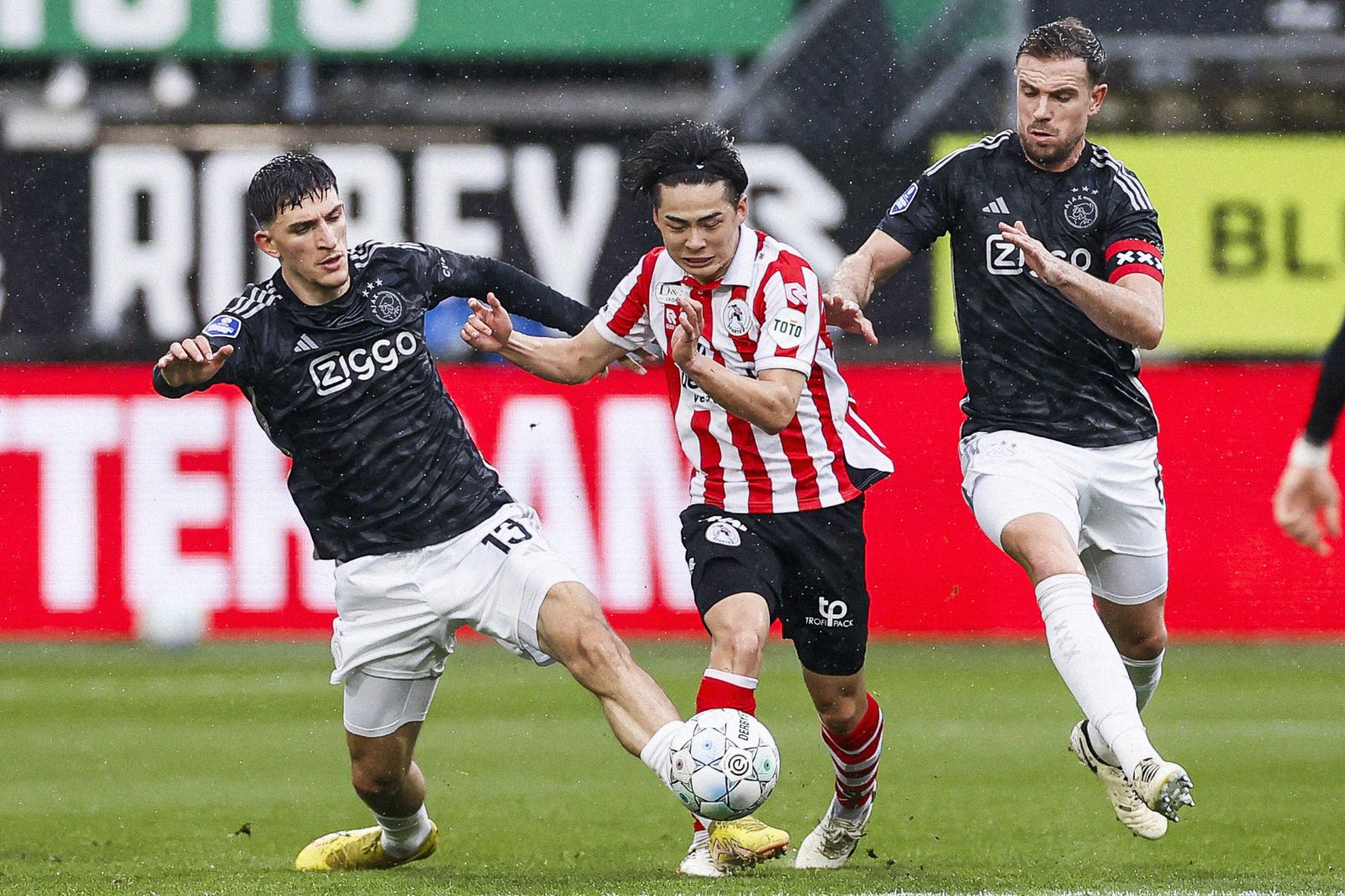 Ajax puan bıraktı, Ahmetcan kırmızı kartla oyun dışında kaldı