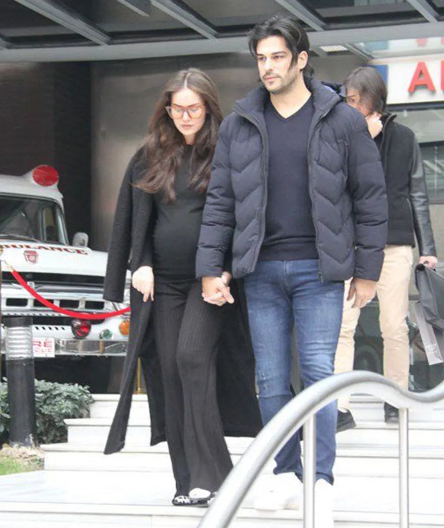BEBEK GÖRÜNDÜ (FAHRİYE EVCEN &amp; BURAK ÖZÇİVİT) 18