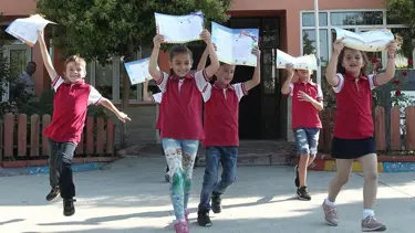 Okullar ne zaman kapanacak, karneler günü ne zaman? Tarih belli oldu (2023 MEB yaz tatili takvimi)
