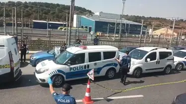 Küçükçekmece'de hareketli dakikalar: Araçta ceset bulundu