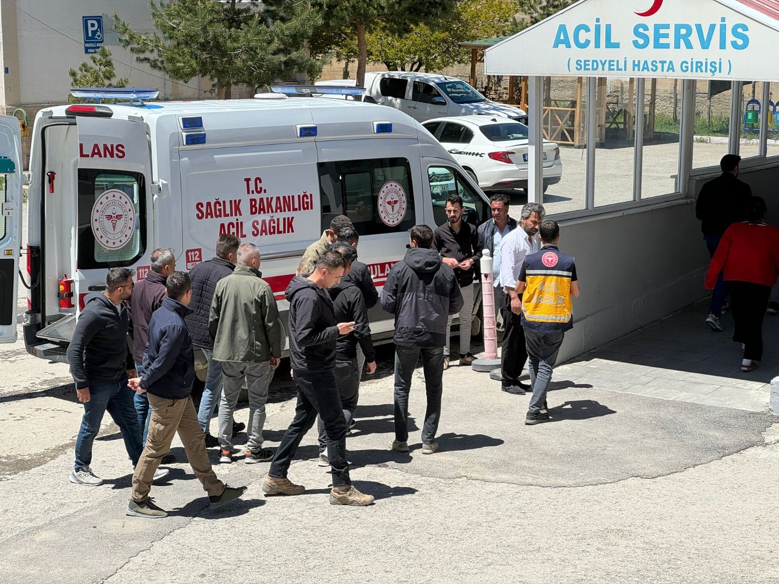 Van'da askeri araç devrildi: 11 yaralı