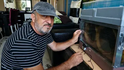 Bu düzenek görenler şaşırtıyor: Vızır vızır çalışan arılar 15. kata bal götürüyor