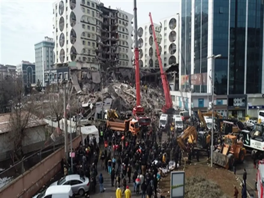 89 kişiye mezar olmuştu: Galeria Sitesi'nde ilk kazma vuruldu 5