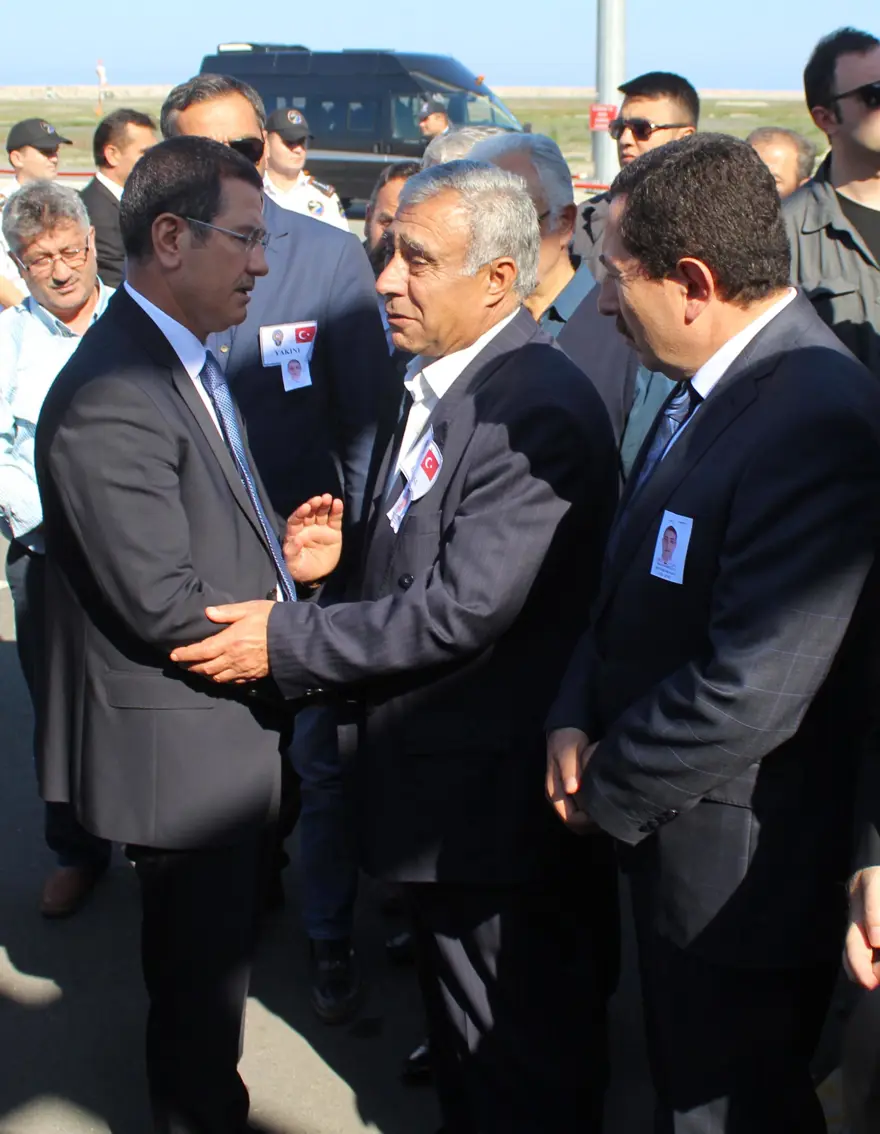 DAEŞ roketinin patlaması sonucu şehit olan polis son yolculuğuna uğurlandı 6