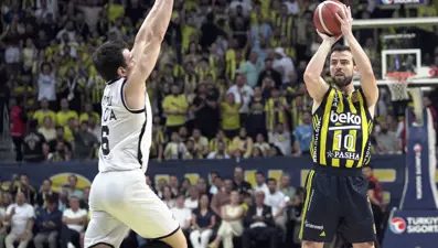 Fenerbahçe Beko'nun kaptanı Melih Mahmutoğlu'nun ehliyetine el kondu, aracı trafikten men edildi