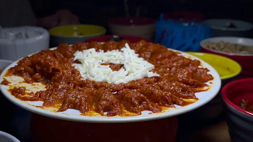 Balkanların geleneksel lezzetini Bursa'ya getirdi: 6 saat kaynatılarak hazırlanıyor 4