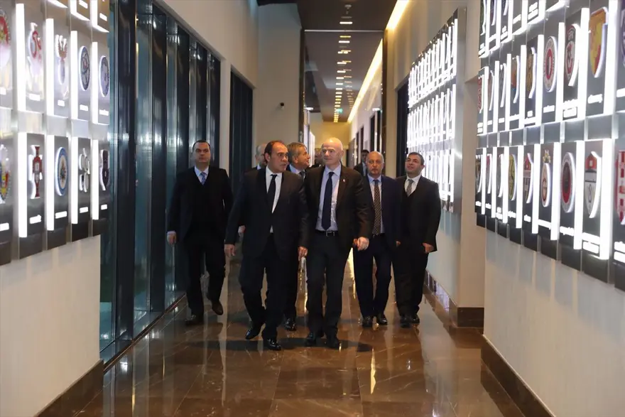 FIFA Başkanı'ndan TFF'ye ziyaret 