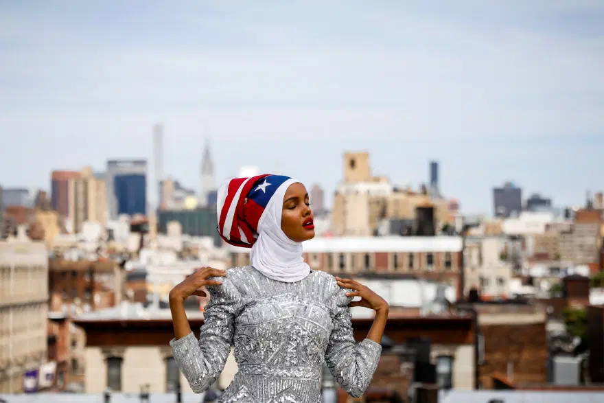 Mülteci kampından podyuma dünyanın ilk tesettürlü modeli Halima Aden’in hikayesi 9