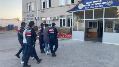 Aydın'da dolandırıcı 3 şüpheli yakalandı, araçtan 245 bin TL nakit para çıktı