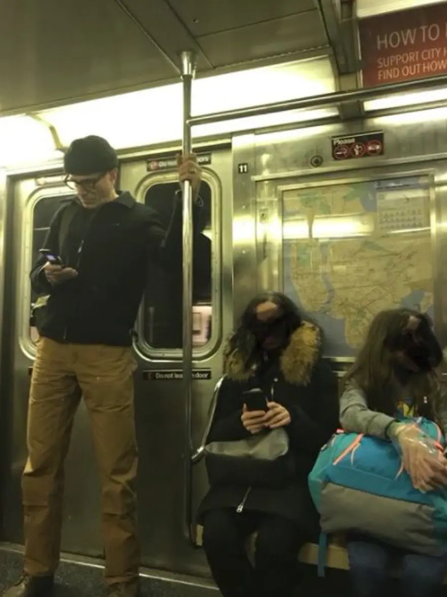 Oyuncu Merve Boluğur otobüste (Toplu taşıma kullanan ünlüler) 67