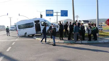 Kütahya'da TIR ile öğrenci servisi çarpıştı: 4 yaralı