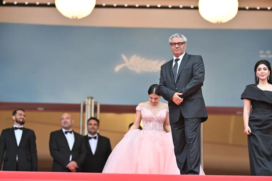 ÜLKESİNDEN KAÇTI 4 ÜLKESİNDEN KAÇTI 4