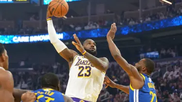 Lakers, Golden State Warriors'u son saniyede yıktı