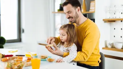 Uzmanı uyardı: Zararı yok sanıyoruz ama çocuklarda birçok hastalığın önünü açıyor!