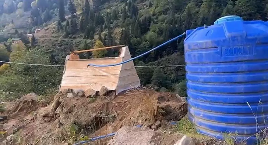 Gören mezar zannediyor ama gerçek başka: Dua okumak için gitmişti 