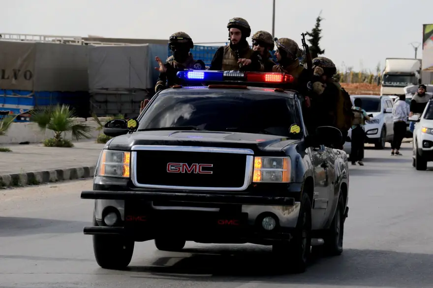 PKK/YPG'li 250 terörist Halep'ten çekilmeye başladı 