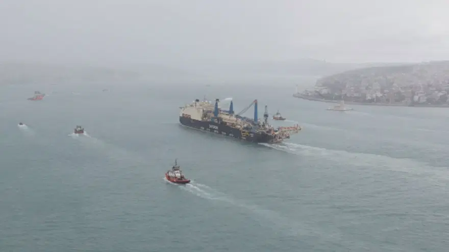 İstanbul Boğazı gemi trafiğine yeniden açıldı 5