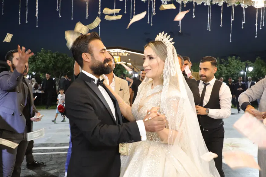 Ağırlığından hareket edemedi: 6 kilo altın ve paralar iki valize sığabildi 11 Ağırlığından hareket edemedi: 6 kilo altın ve paralar iki valize sığabildi 11