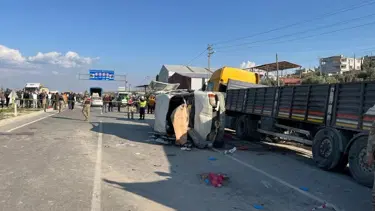 Hatay'da işçi servisi park halindeki TIR'a çarptı: 6 ölü, 8 yaralı