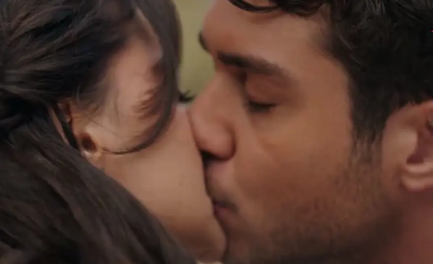 TAYLAN, ŞELALE'Yİ ÖPTÜ 13